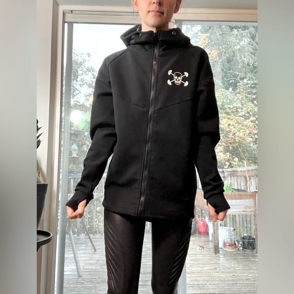 Constantly Varied Gear CVG Hooded Skull & Crossbones Jacket, size small - Picture 2 of 9